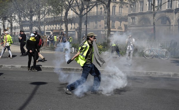 Demonstranci w Paryżu krzyczeli do policjantów „Zabijcie się!”. Jest śledztwo