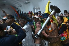 Demonstranci wdarli się na konferencję klimatyczną w Brazylii. Galeria