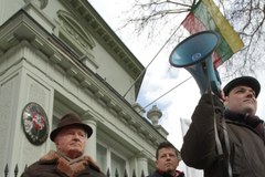 Demonstrowali przeciwko dyskryminacji mniejszości polskiej na Litwie