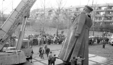 Demontaż komunistycznych pomników 