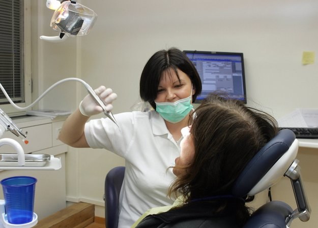 Dentyści nie chcą zgodzić się na stawki NFZ /AFP