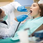Dentysta na NFZ. Jakie zabiegi przysługują ci za darmo?