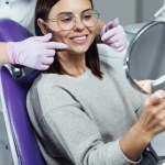 stomatologia Dentysta na NFZ może więcej, niż myślisz. Kiedy przysługuje bezpłatne znieczulenie, leczenie kanałowe, higienizacja i protezy?