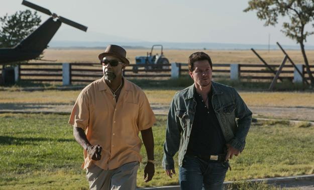 Denzel Washington i Mark Wahlberg w filmie "Agenci" /materiały prasowe