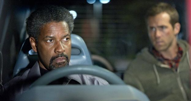 Denzel Washington i Ryan Reynolds w filmie "Safe House" /materiały dystrybutora