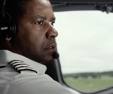 Denzel Washington w scenie z filmu "Lot"
