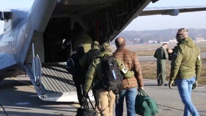 "Deportacje ruszyły". Premier pokazał nagranie 