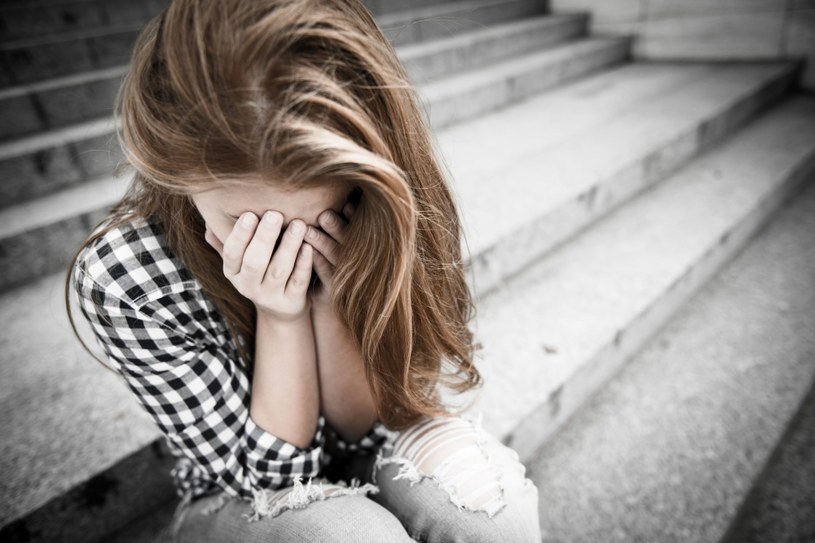 Depresja nastolatek powodowana jest często przez media społecznościowe /123RF/PICSEL
