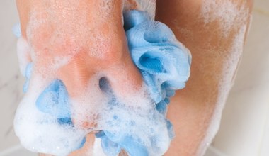 Dermatolożka: te miejsca najczęściej pomijasz przy kąpieli. Zbiera się tam brud i bakterie 