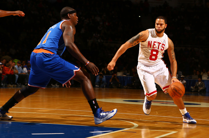 Deron Williams (Nets) kontra Ronnie Brewer (Knicks) /AFP