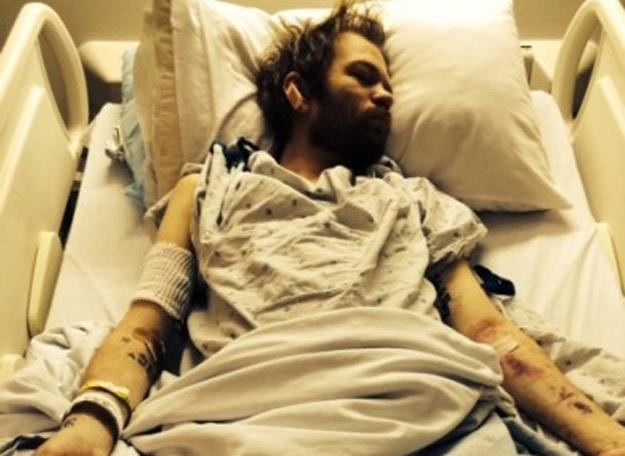 Deryck Whibley na szpitalnym łóżku /oficjalna strona wykonawcy