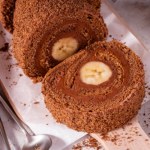 Deser dla każdego łasucha. Rolada z aksamitnym kremem czekoladowym i bananem