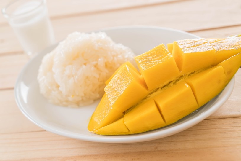 Deser ryżowy z soczystym mango /123RF/PICSEL