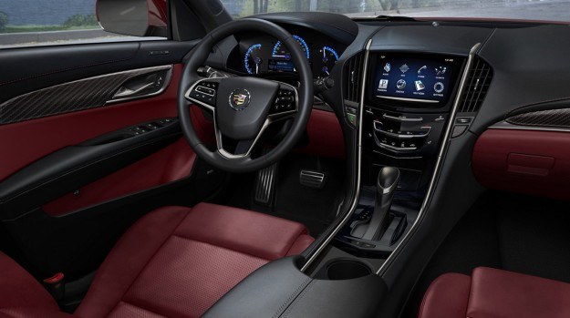 Cadillac ATS w Paryżu Deska rozdzielcza ATS-a może zostać obszyta skórą. /Cadillac