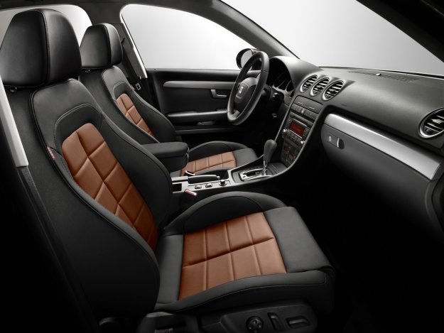 Deska rozdzielcza Exeo pochodzi z Audi A4 Cabriolet (B7). /Seat