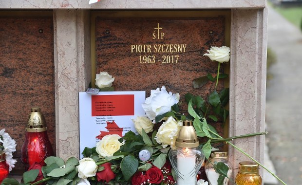 "Desperacki ruch, bez udziału osób trzecich". Umorzono śledztwo ws. samopodpalenia Piotra Szczęsnego