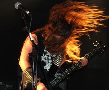 Deströyer 666 prowokuje