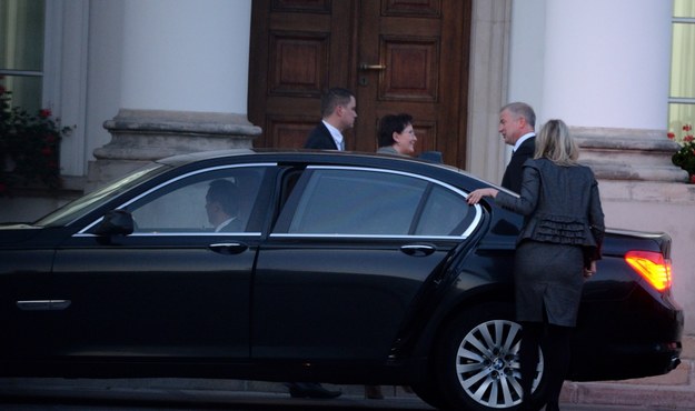 Desygnowana na premiera Ewa Kopacz (2L) po przyjeździe do Belwederu na spotkanie z prezydentem Bronisławem Komorowskim /Jacek Turczyk /PAP