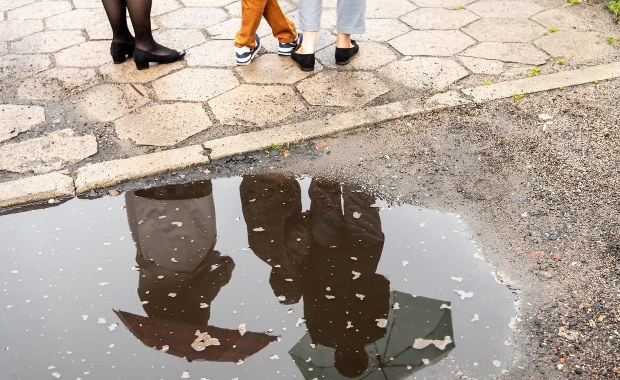 Deszcz, burze i brak upałów. Nowy tydzień w pogodzie