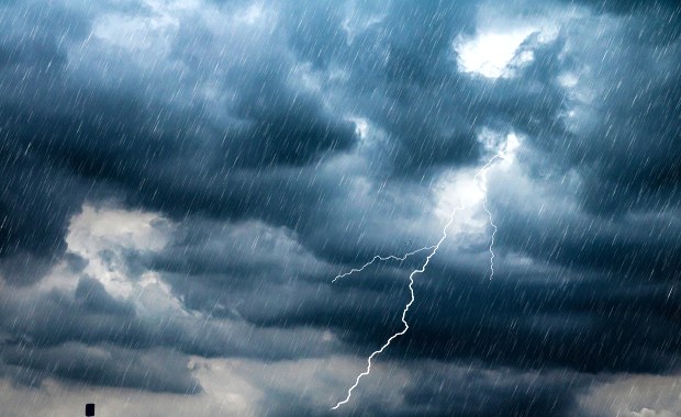 Deszcz, chłód, burze i tak do weekendu