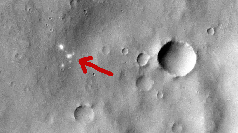 Deszcz kosmicznych skał zbombardował powierzchnię Marsa. Oto efekty /Geekweek