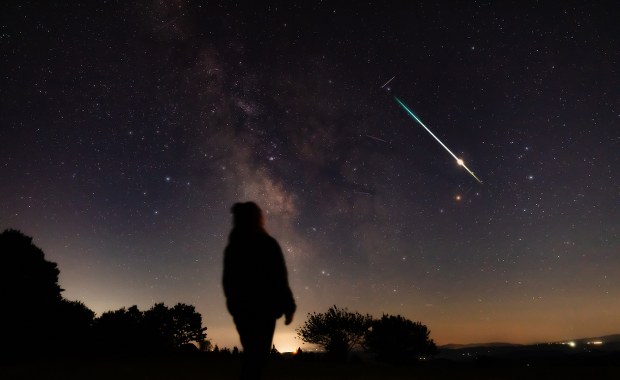Deszcz meteorów nad Polską. Kiedy spojrzeć w niebo?