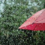 Deszcz może zasilać nasze domy. Nowy sposób na czystą energię