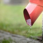 Deszcz nic nie kosztuje, ale zabetonowana działka już tak. Kto płaci podatek od deszczówki?