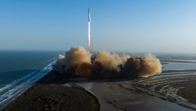 Deszcz odłamków po eksplozji Starshipa wpłynął na lot polskiego Dreamlinera