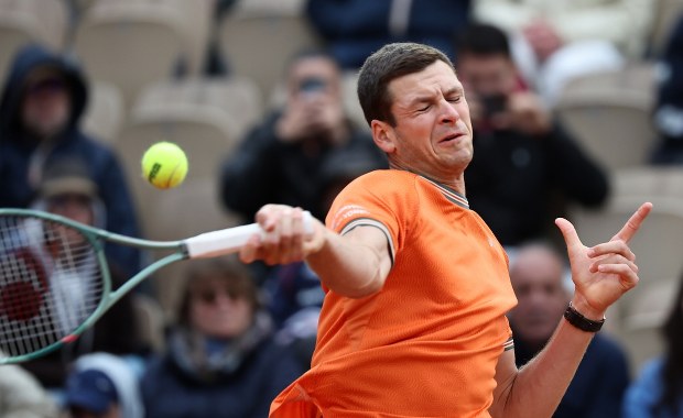 Deszcz przerwał mecz Hurkacza. Kiedy Polak wróci na kort?