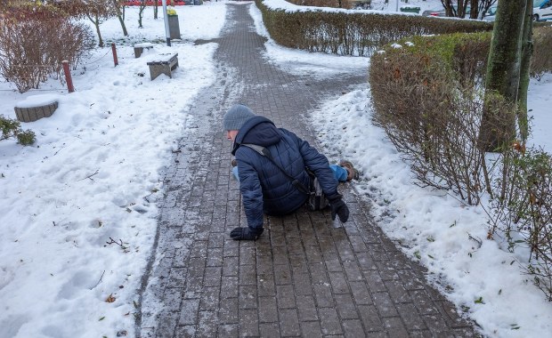 Deszcz, wiatr i gołoledź. Ostrzeżenia IMGW dla całej Polski