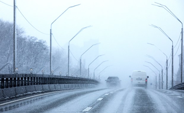 Deszcz ze śniegiem i śnieg. Ślisko na wschodzie Polski