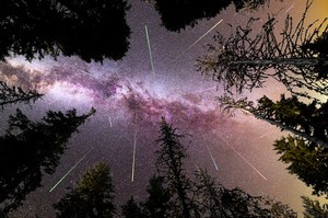 Deszcze meteorów 2023. Kiedy noce spadających gwiazd?