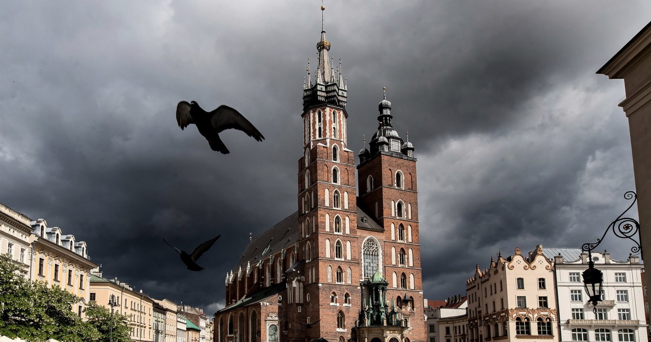 Deszczowe chmury nad Krakowem //Łukasz Gągulski /PAP