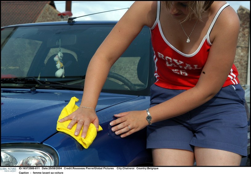 Detailing to nie tylko mycie samochodu. Stąd i ceny znacznie wyższe /Pierre Rousseau /East News