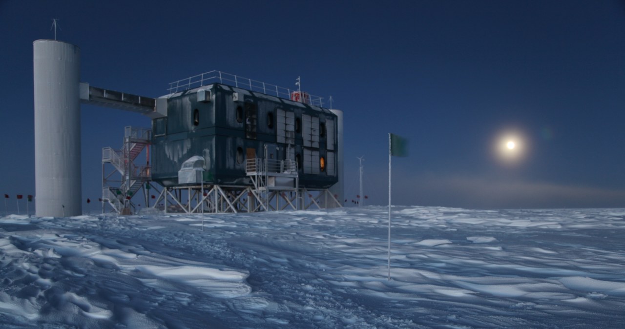 Detektor IceCube na Antarktydzie /materiały prasowe