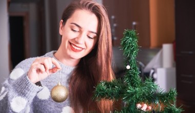 Detronizuje szpic i gwiazdę. Teraz tym Polacy ozdabiają czubek choinki