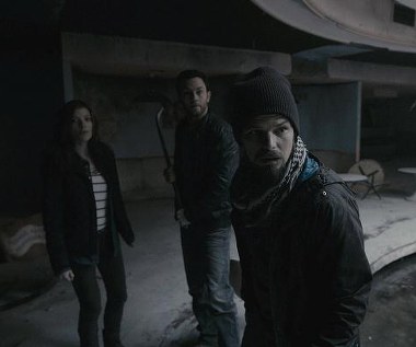 Devin Kelley, Nathan Phillips i Jonathan Sadowski w scenie z filmu "Czarnobyl. Reaktor strachu"