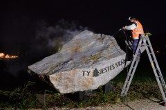 Dewastacja głazu papieskiego