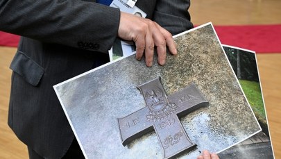 Dewastacja pomnika w Miednoje. Reakcja polskich ministerstw