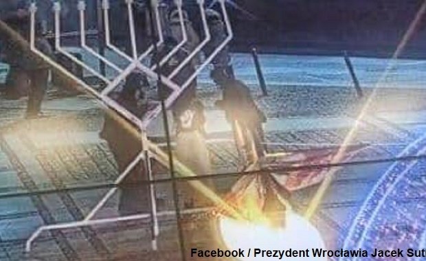 Dewastacja świecznika chanukowego we Wrocławiu. Sąd zwrócił się do kuratorów