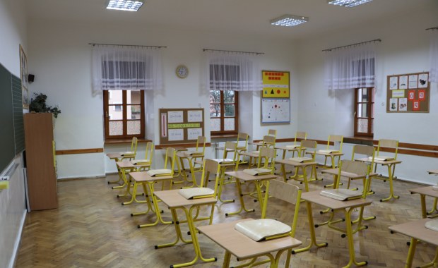 "DGP": Bunt dyrektorów szkół. Samowolnie decydują o zawieszeniu lekcji