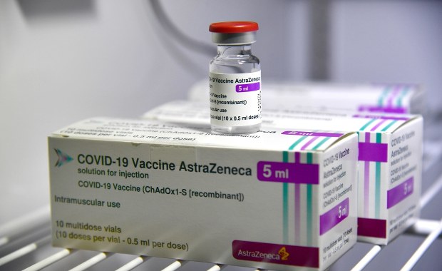"DGP": Rząd może zmienić strategię szczepienia AstraZeneką