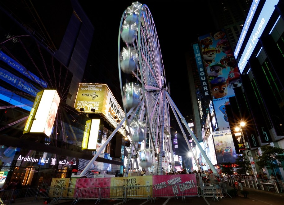 Diabelski młyn na Timea Square /JASON SZENES    /PAP/EPA