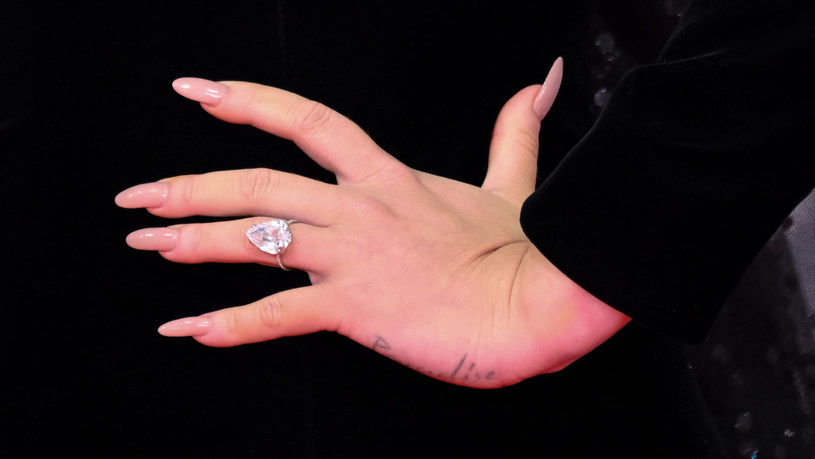 Diamentowy pierścionek na palcu Adele. Czy oznacza zaręczyny? / Karwai Tang / Contributor /Getty Images