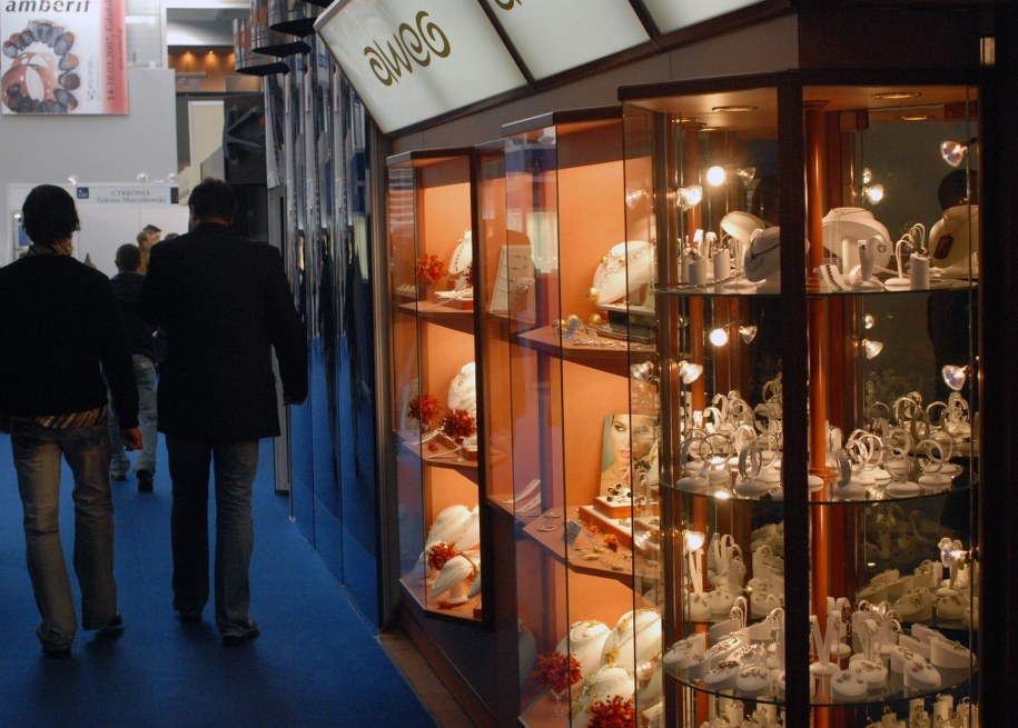 Diamenty skradziono z depozytu na terenie 12. Międzynarodowych Targów Bursztynu, Biżuterii i Kamieni Jubilerskich /Stefan Kraszewski    /PAP