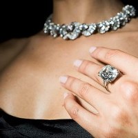 Wśród rarytasów z kolekcji Lollobrigidy znalazł się garnitur złożony z naszyjnika i bransoletki oraz pierścionka z ponad 19-karatowym diamentem 