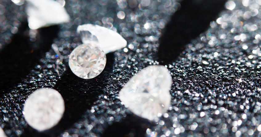 Diamenty spełniają nie tylko cechy ozdobne, ale i są funkcjonalne w fizyce /123RF/PICSEL