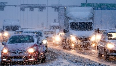 Diametralna zmiana pogody. Opady deszczu, śniegu i niebezpieczne mgły