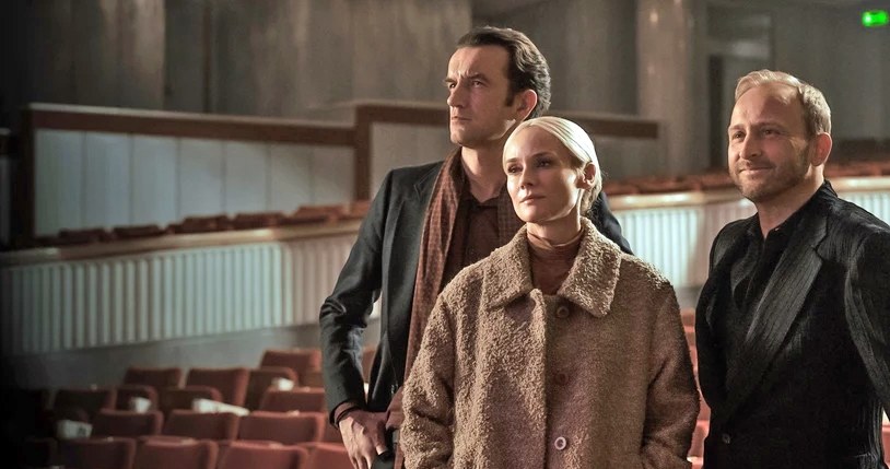 Diane Kruger z Tomaszem Kotem i Borysem Szycem w scenie z filmu "Joika" /materiały prasowe